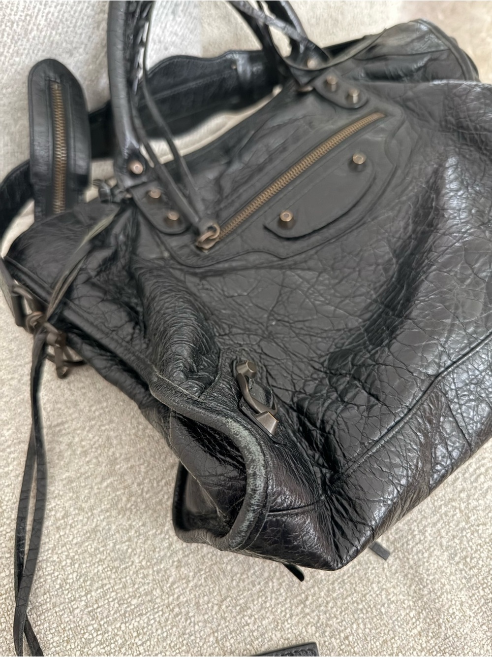Balenciaga LE CITY BAG MEDIUM IN BLACK - Picture 6 of 10